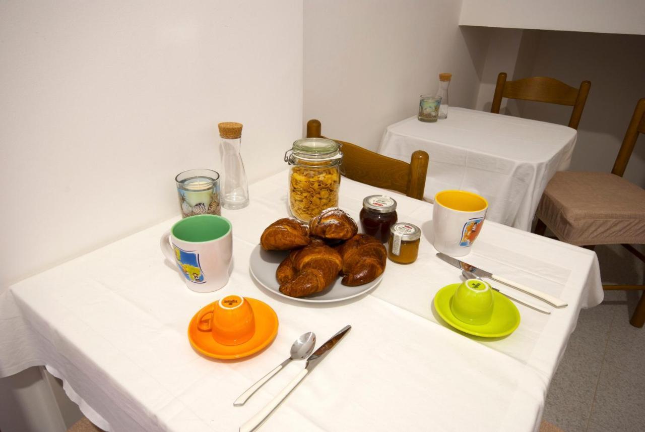 B&B Tra Gli Ulivi Рокка-Сан-Джованни Экстерьер фото