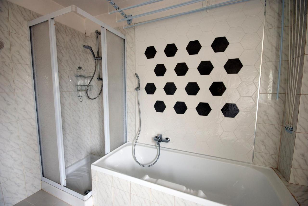B&B Tra Gli Ulivi Рокка-Сан-Джованни Экстерьер фото