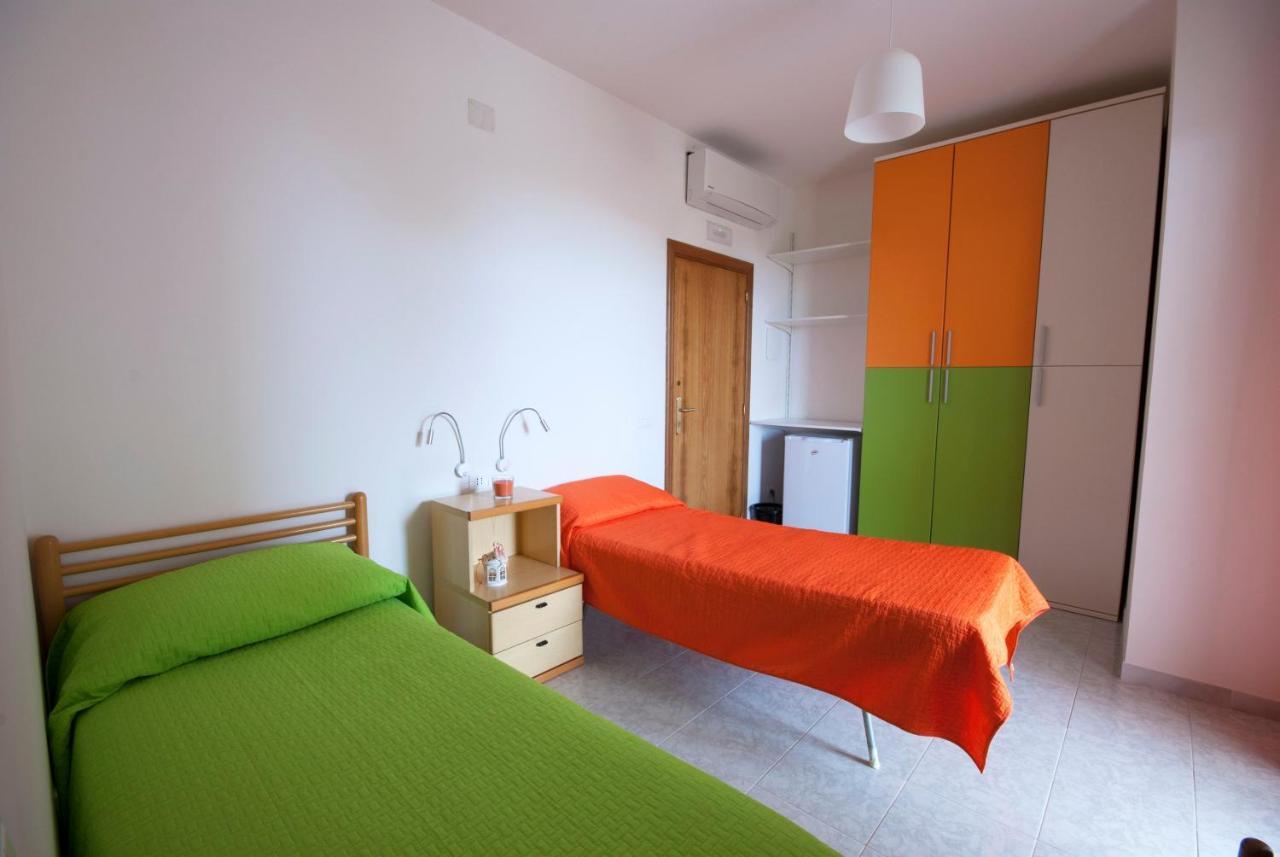 B&B Tra Gli Ulivi Рокка-Сан-Джованни Экстерьер фото